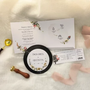 Faire-part de mariage Quentin et Dolores ouvert avec ses différents éléments