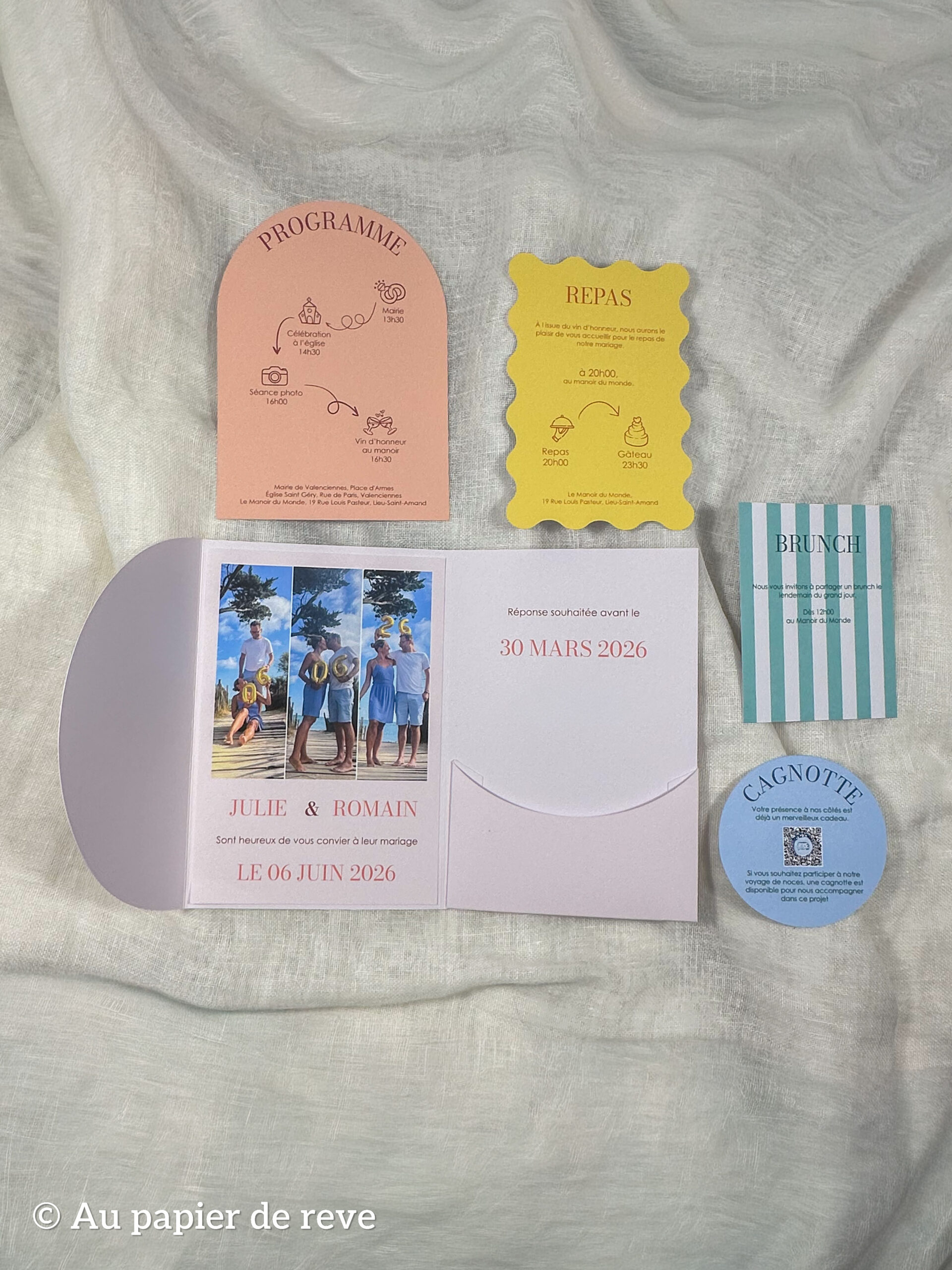 Ensemble de papeterie de mariage colorée avec plusieurs cartons assortis
